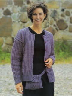 Tröja, kofta, lös polo, vantar och väska