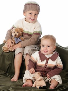 Raglantröja, kofta och mössa med randbård