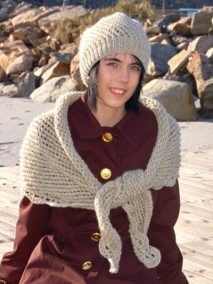 Spetsstickad mössa och sjal