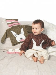 Stickad tröja med kanin, samt mössa och tossor