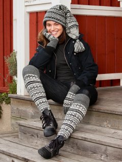 Mönsterstickad mössa, sockor och vantar