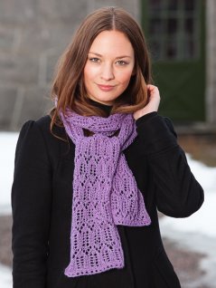 Mönsterstickad halsduk