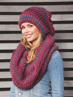 Patentstickad mössa och halsdukspolo