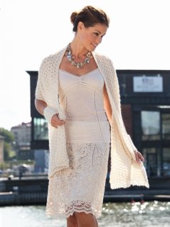 Mönsterstickad sjal och pulsvärmare