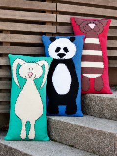 Avlånga kuddar med djurmotiv