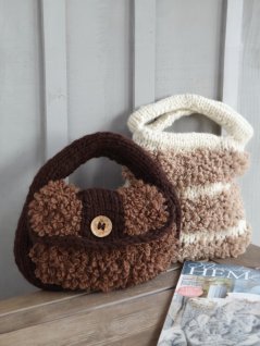 Stickad väska och kasse