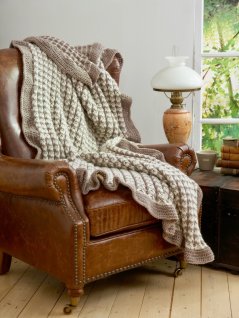 Mönsterstickad filt