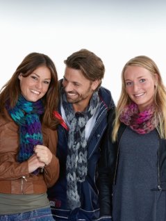 Hålstickad oktröja, kofta och mössa