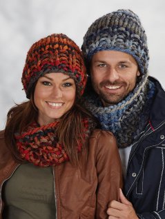 Stickad fuskpolo och mössa