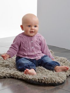 Strukturstickad tröja, kofta, mössa och istoppshalsduk