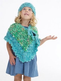 Stickad poncho och mössa