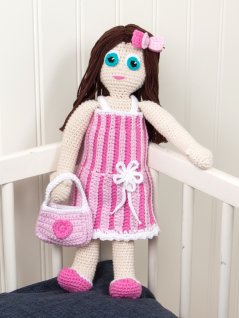 Virkad klänning, hårspänne, skor och väska till dockan Victoria