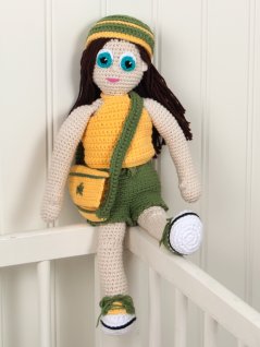 Virkat linne, shorts, mössa, väska och skor till dockan Victoria