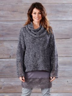 Tröja stickad på tvären och krage