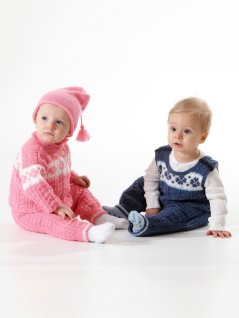 Tröja med mönsterbård, byxa och mössa