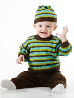 Randig tröja, byxa och mössa