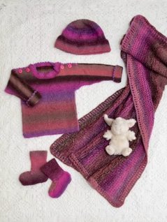 Stickad tröja, mössa, strumpor och filt