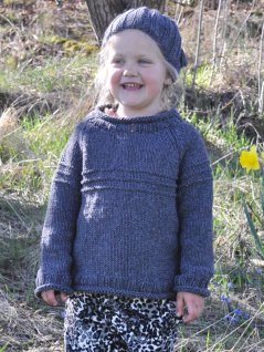 Raglantröja med randbård och mössa