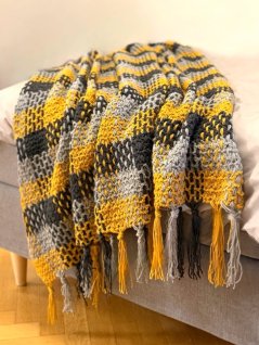 Virkad filt med frans