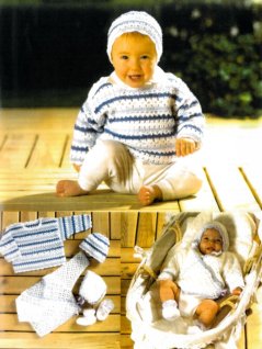 Jumper, mössa, omlottkofta, hätta och sockor