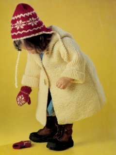 Rätstickad kappa med luva, mössa och vantar