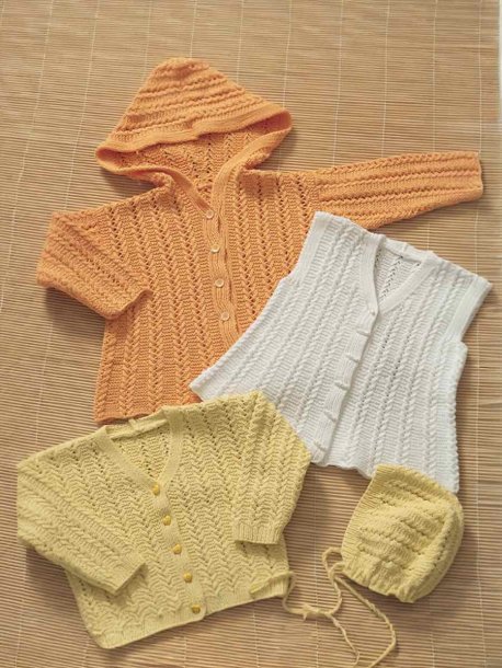 Mönsterstickat barnset