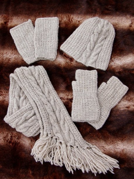 Mössa, halsduk, ben-och pulsvärmare