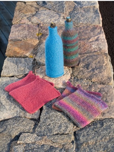Tovade grytlappar, flaskvärmare/kylare och sockor