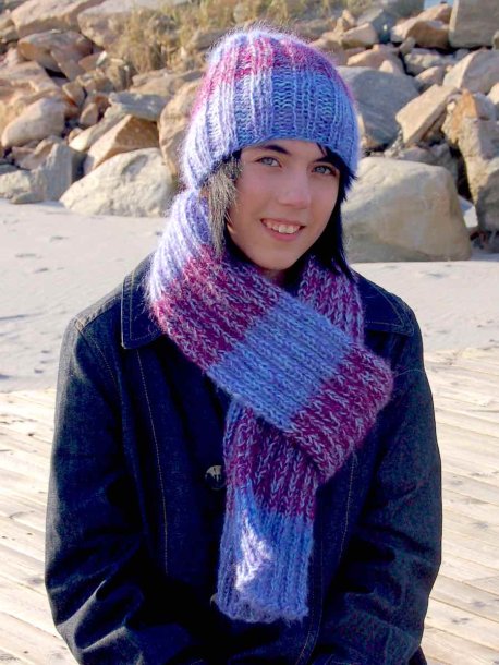 Resårstickad mössa och halsduk