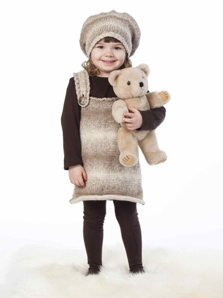 Hängselklänning och basker