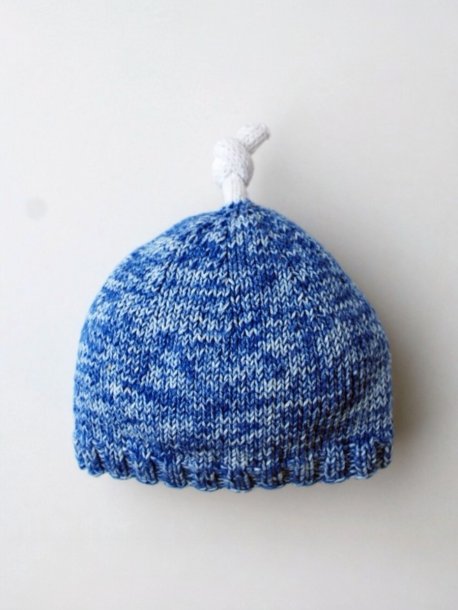 Randig kofta, tröja, byxor och mössa