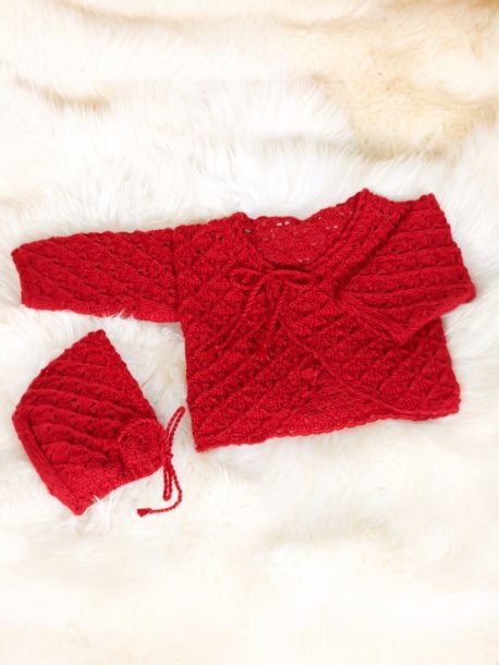 Omlottkofta, hätta i spetsmönster och med virkad kant