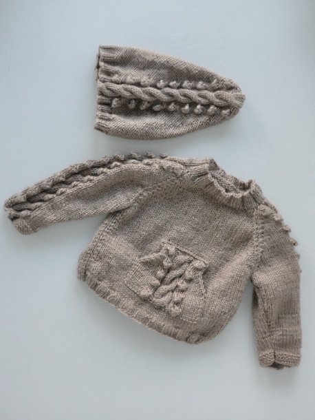 Raglantröja med fläta samt mössa