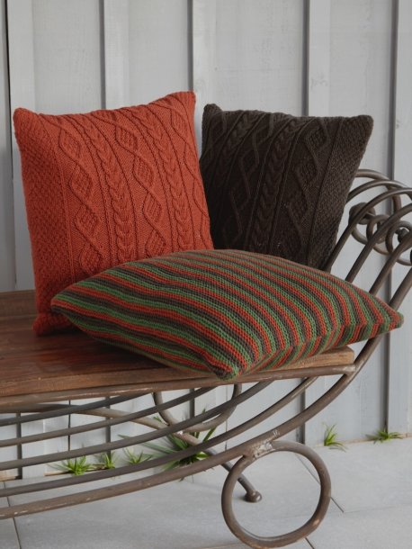 Rätstickade och mönsterstickade kuddar