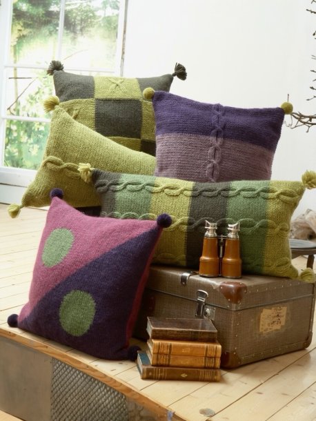 Stickade kuddar i olika format