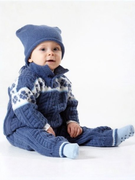 Tröja med mönsterbård, byxa och mössa