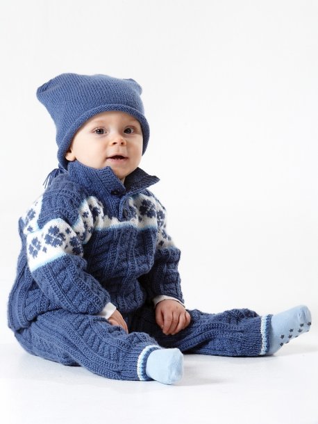 Tröja med mönsterbård, byxa och mössa