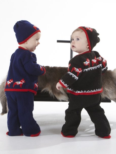 Tröja, kofta, byxa och mössa med dalahästar