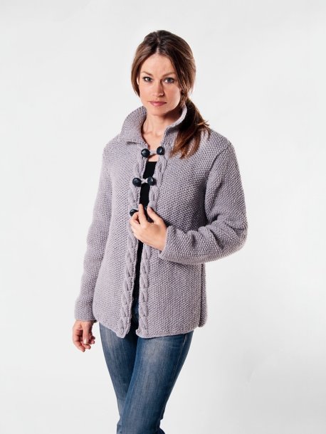 Mosstickad kofta i dubbelt garn