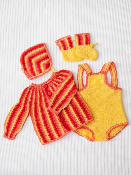 Tröja, byxor, mössa och sockor