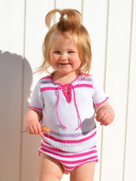 Kortärmad barntopp med byxa