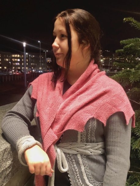 Mönsterstickad sjal