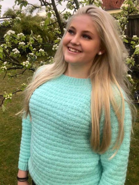 Strukturstickad barntröja