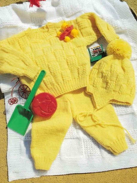 Tröja, byxor, mössa och filt