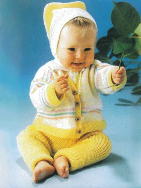 Tröja, kofta, byxa och mössor